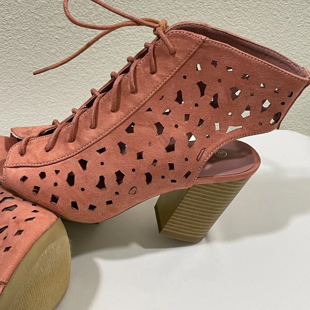 Nature Breeze Issa Stack Heel Pink Lazercut Peep Toe Lace Up Bootie 8.5 EUC